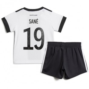 Tyskland Leroy Sane #19 Hjemmebanesæt Børn VM 2022 Kort ærmer (+ korte bukser)